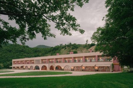 Новый пятизвёздочный Pabellon Hotel — архитектурное вдохновение в сердце Кахети